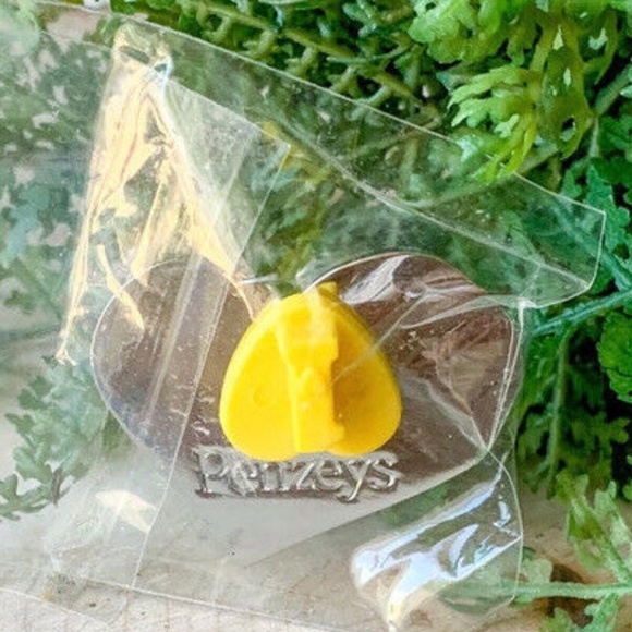 Penzey's “Kind” Heart Pin - Picture 4 of 5